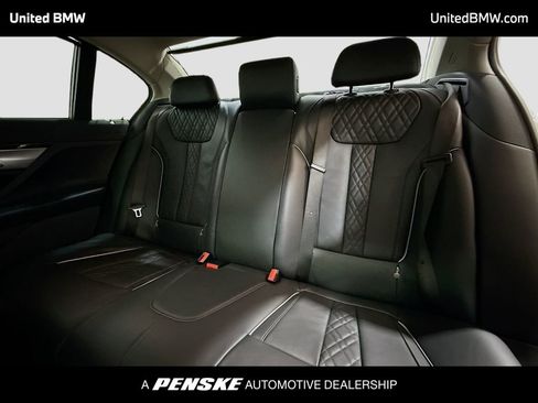 Used 2022 BMW 740i xDrive w/ Premium Package image 13