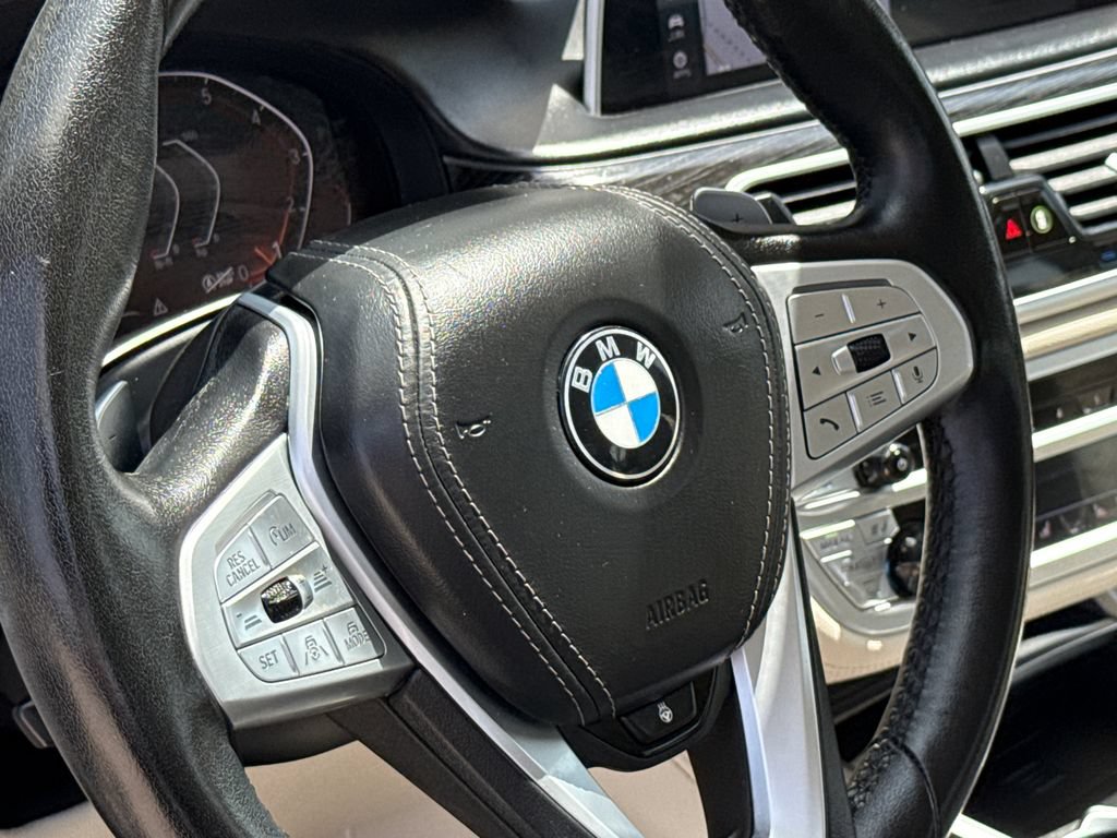 Used 2022 BMW 750i xDrive AWD/4WD image 31