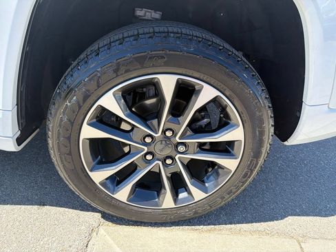 Used 2023 Jeep Grand Cherokee Overland AWD/4WD image 14