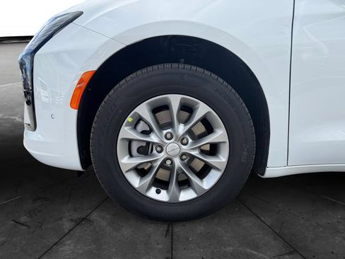 New 2027 Chrysler Pacifica Select w/ Family Tech Group AWD/4WD image 14
