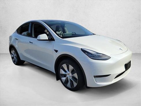 Used 2022 Tesla Model Y Long Range image 3