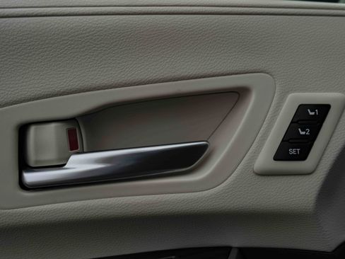Used 2024 Toyota Sienna Platinum FWD image 41