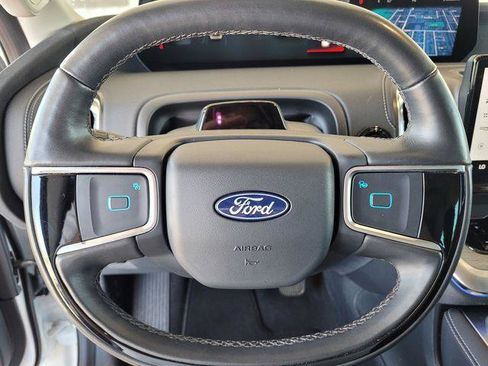 Used 2025 Ford Expedition Max Platinum AWD/4WD image 23