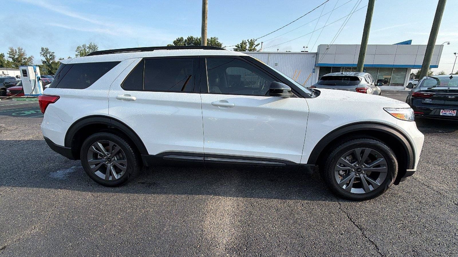 Used 2023 Ford Explorer XLT w/ Equipment Group 202A RWD image 8