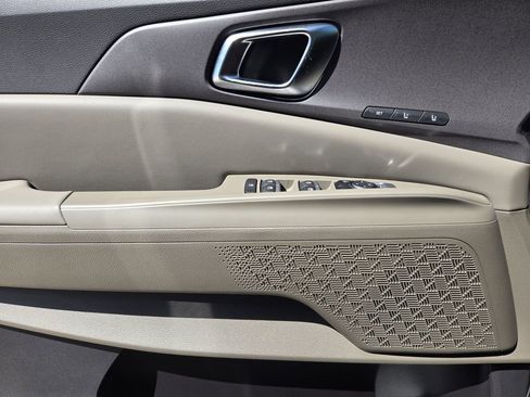New 2026 Kia Carnival EX FWD image 18