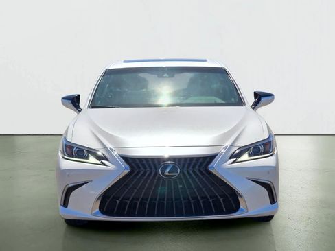 Used 2025 Lexus ES 300h w/ Premium Package FWD image 9