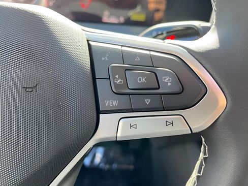 New 2025 Volkswagen Tiguan SE image 15