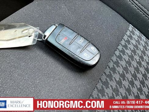 Used 2018 Dodge Challenger SXT w/ Blacktop Package image 31