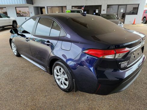 Used 2025 Toyota Corolla LE image 4