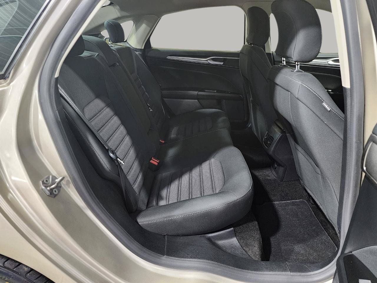 Used 2017 Ford Fusion SE w/ Fusion SE Technology Package FWD image 20