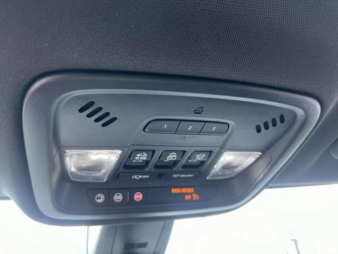 Used 2023 Chevrolet Traverse RS AWD/4WD image 38