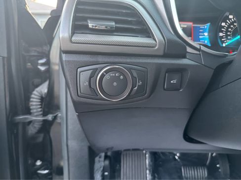 Used 2017 Ford Fusion SE w/ Fusion SE Technology Package image 19