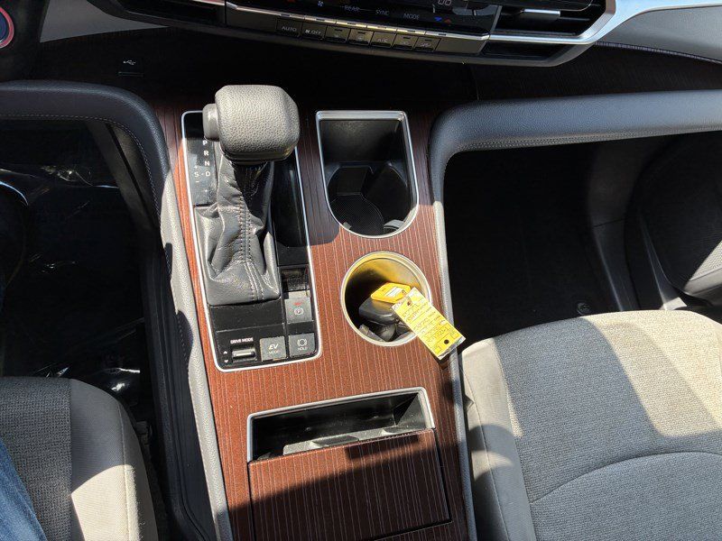 Used 2023 Toyota Sienna LE AWD/4WD image 13