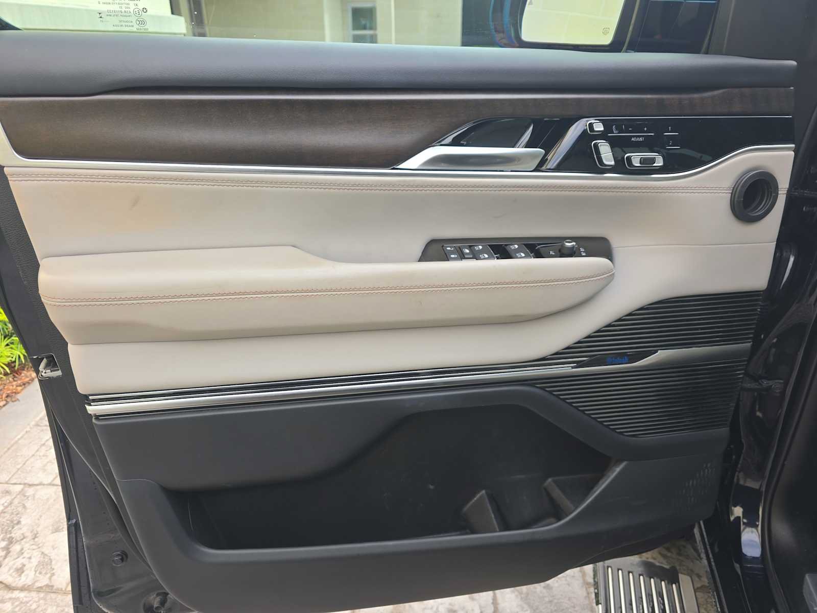 Used 2023 Jeep Grand Wagoneer Series II AWD/4WD image 16