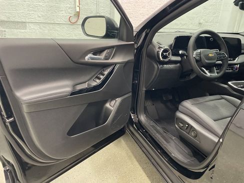 New 2026 Chevrolet Equinox LT w/ Convenience Package II image 12