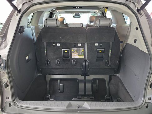 Used 2022 Toyota Sienna XLE w/ XLE Plus Package image 19