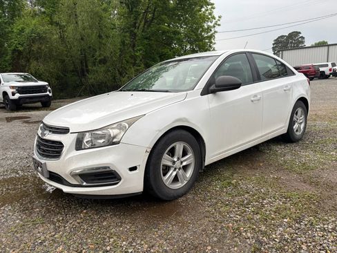 Used 2015 Chevrolet Cruze LS FWD image 3