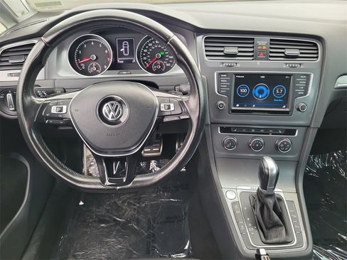 Used 2017 Volkswagen Golf Alltrack SE image 4