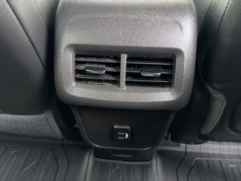 Used 2024 GMC Terrain SLT w/ Infotainment Package II image 12