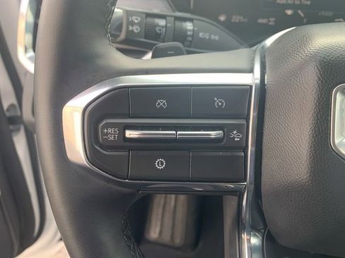 Used 2025 GMC Acadia Elevation image 24