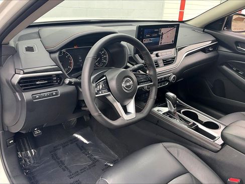 Used 2024 Nissan Altima 2.5 SR w/ SR Premium Package FWD image 18