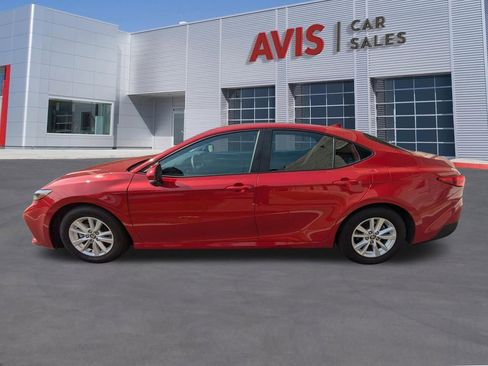 Used 2025 Toyota Camry LE FWD image 10