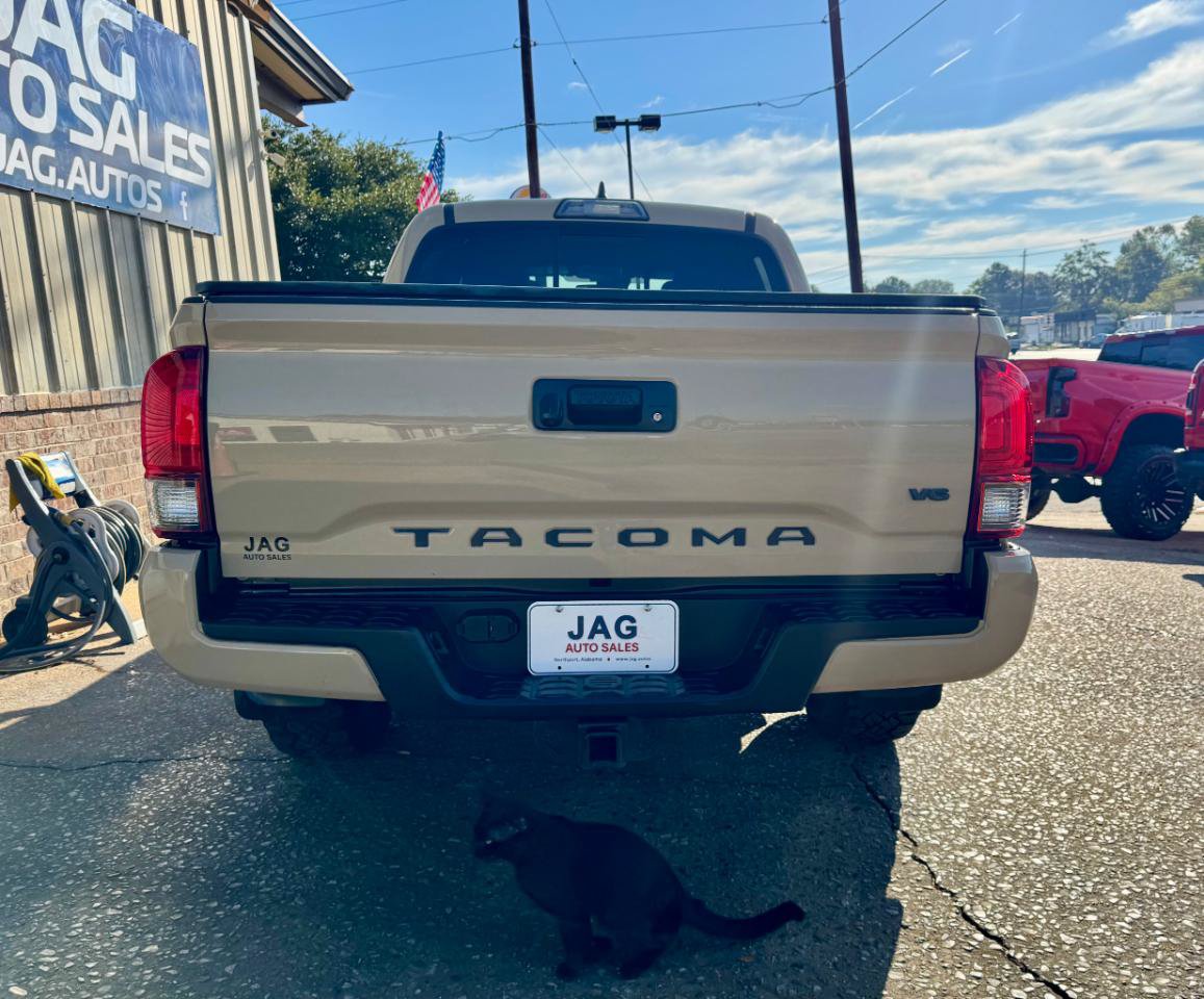 Used 2019 Toyota Tacoma TRD Sport AWD/4WD image 10