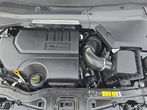 Certified 2025 Land Rover Discovery Sport Dynamic SE image 33