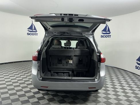 Used 2020 Toyota Sienna XLE Premium image 21