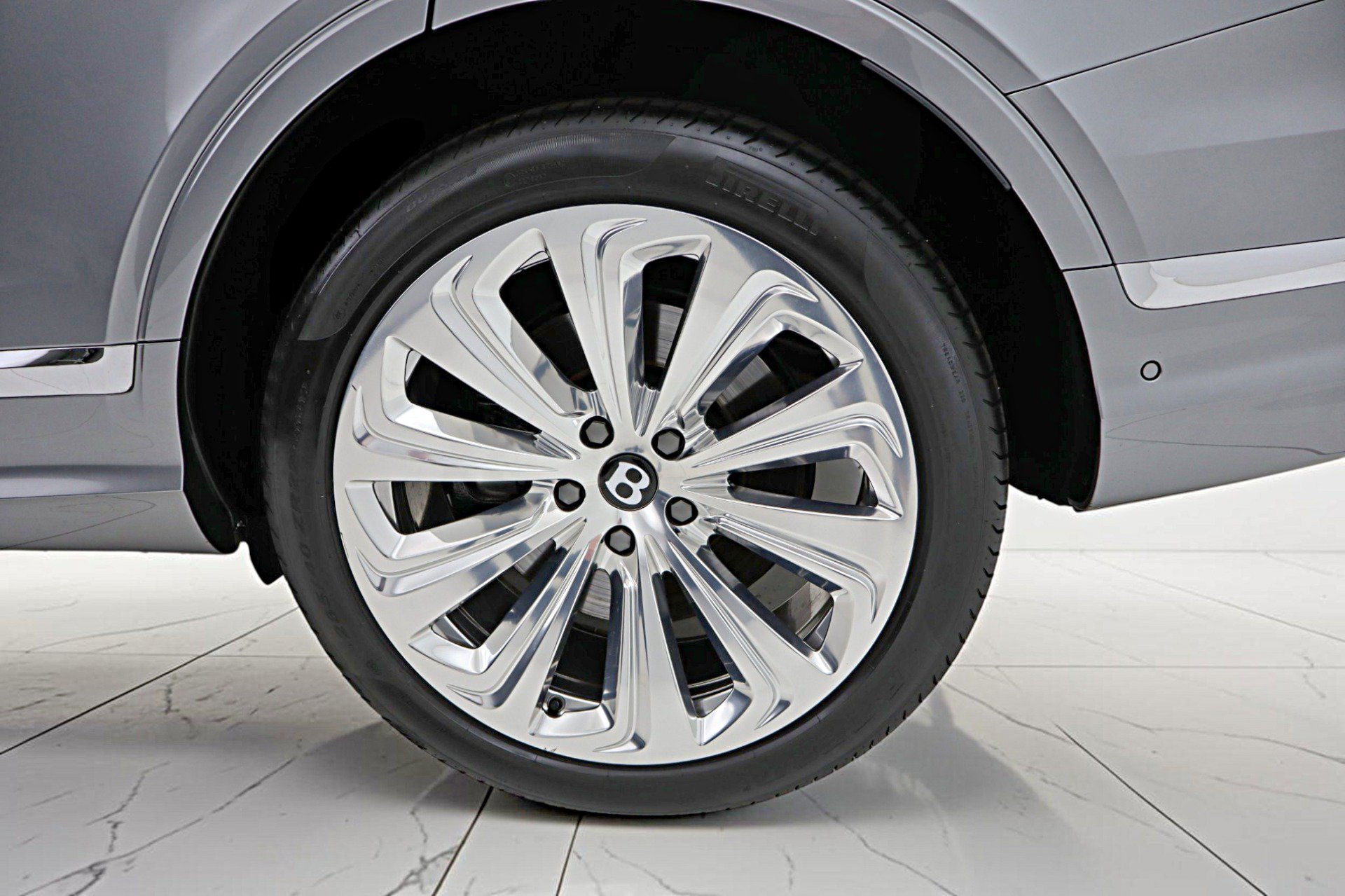 Used 2025 Bentley Bentayga AWD/4WD image 56