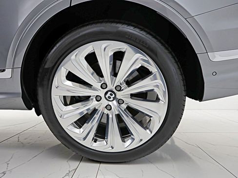Used 2025 Bentley Bentayga AWD/4WD image 56