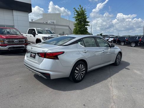 Used 2024 Nissan Altima 2.5 SV FWD image 7