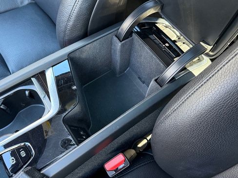 Used 2019 Volvo XC90 T6 Momentum w/ Protection Package Premier image 35