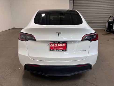 Used 2022 Tesla Model Y Long Range image 4