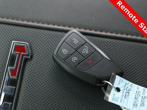 Used 2025 GMC Sierra 2500 AT4 w/ AT4 Premium Plus Package image 3