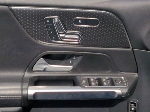 Used 2025 Mercedes-Benz GLB 250 w/ Exclusive Package image 13