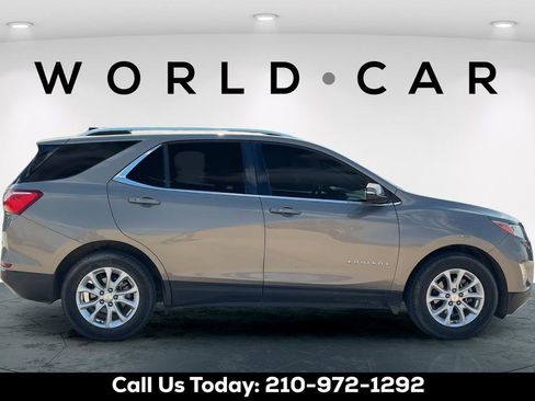Used 2018 Chevrolet Equinox LT w/ Sun & Infotainment Package image 2