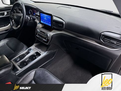 Used 2020 Ford Explorer XLT w/ Equipment Group 202A AWD/4WD image 32