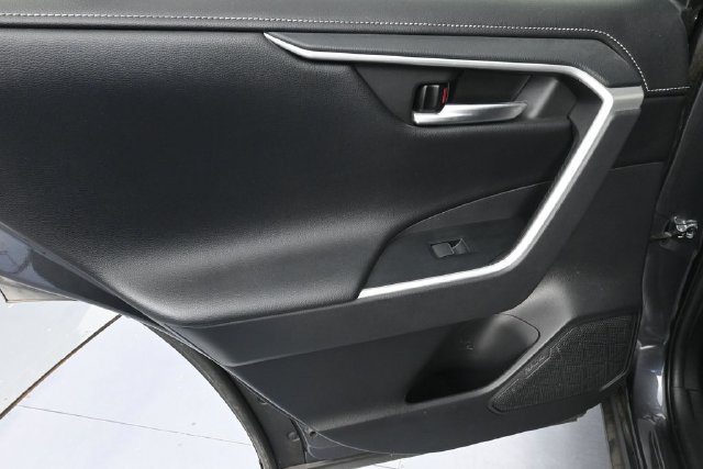 Used 2019 Toyota RAV4 Limited FWD image 27