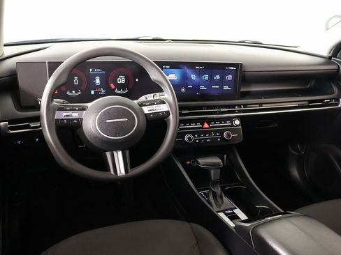 Used 2025 Hyundai Tucson SE image 2