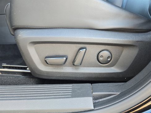 Used 2023 Nissan Rogue SV w/ SV Premium B Package image 16