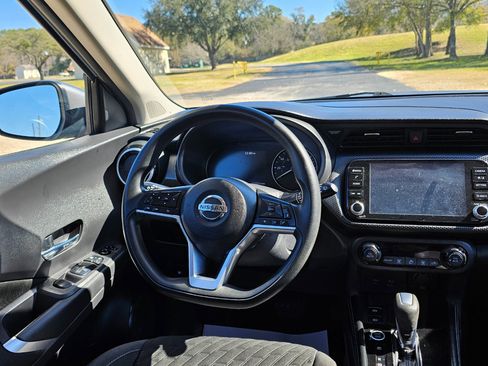 Used 2021 Nissan Kicks SV image 24