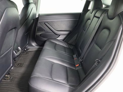 Used 2020 Tesla Model 3 Standard Range image 15