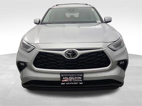 Used 2022 Toyota Highlander XLE image 9