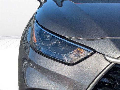 Used 2022 Toyota Highlander XLE image 9