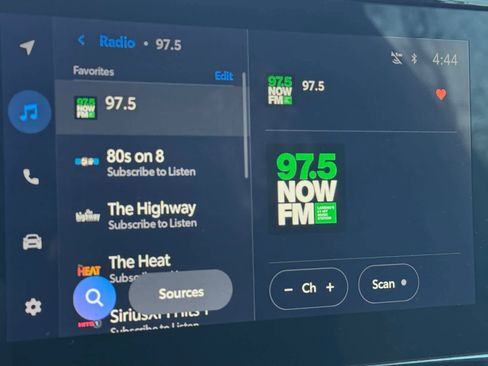 Used 2023 Toyota Corolla Cross XLE image 12