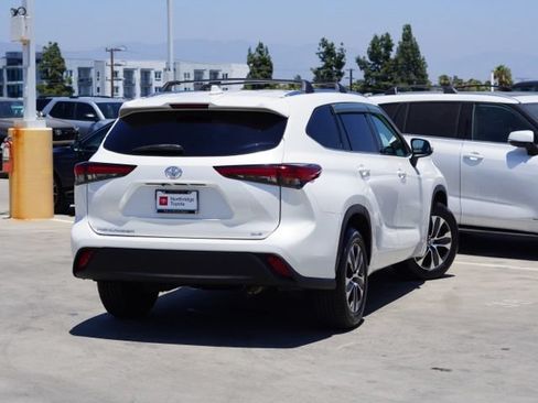 Used 2020 Toyota Highlander XLE FWD image 8