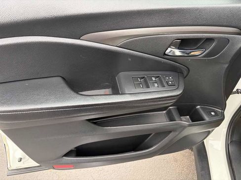 Used 2019 Honda Pilot LX image 17