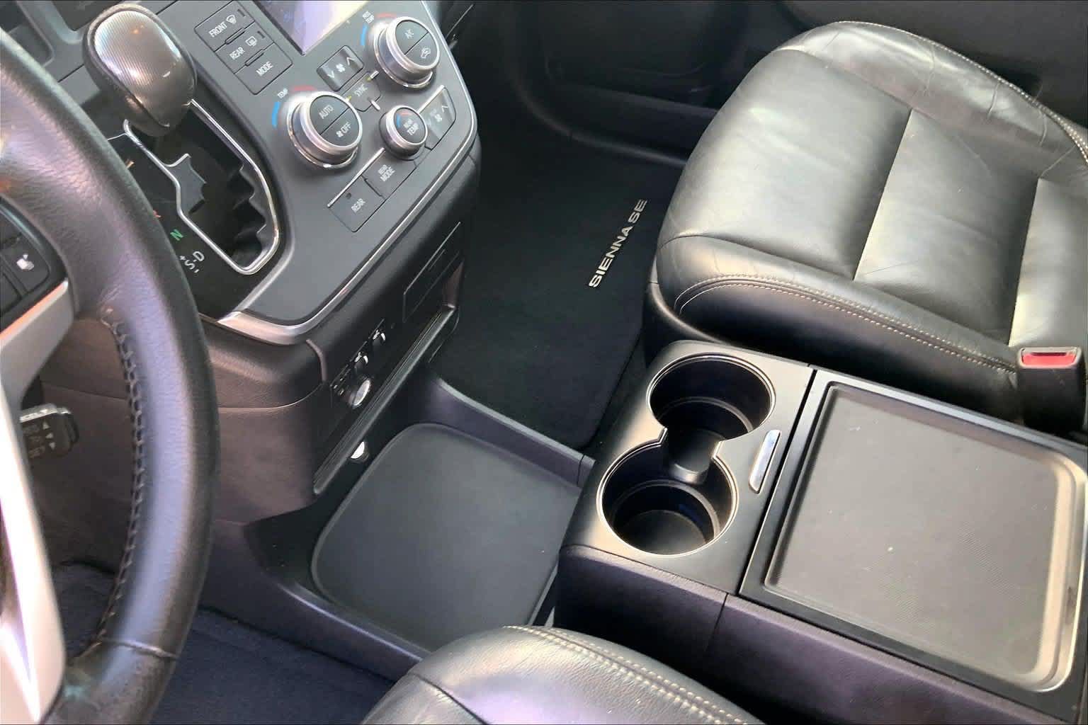 Used 2015 Toyota Sienna SE FWD image 16
