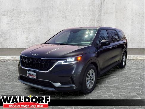 Used 2023 Kia Carnival LX image 5